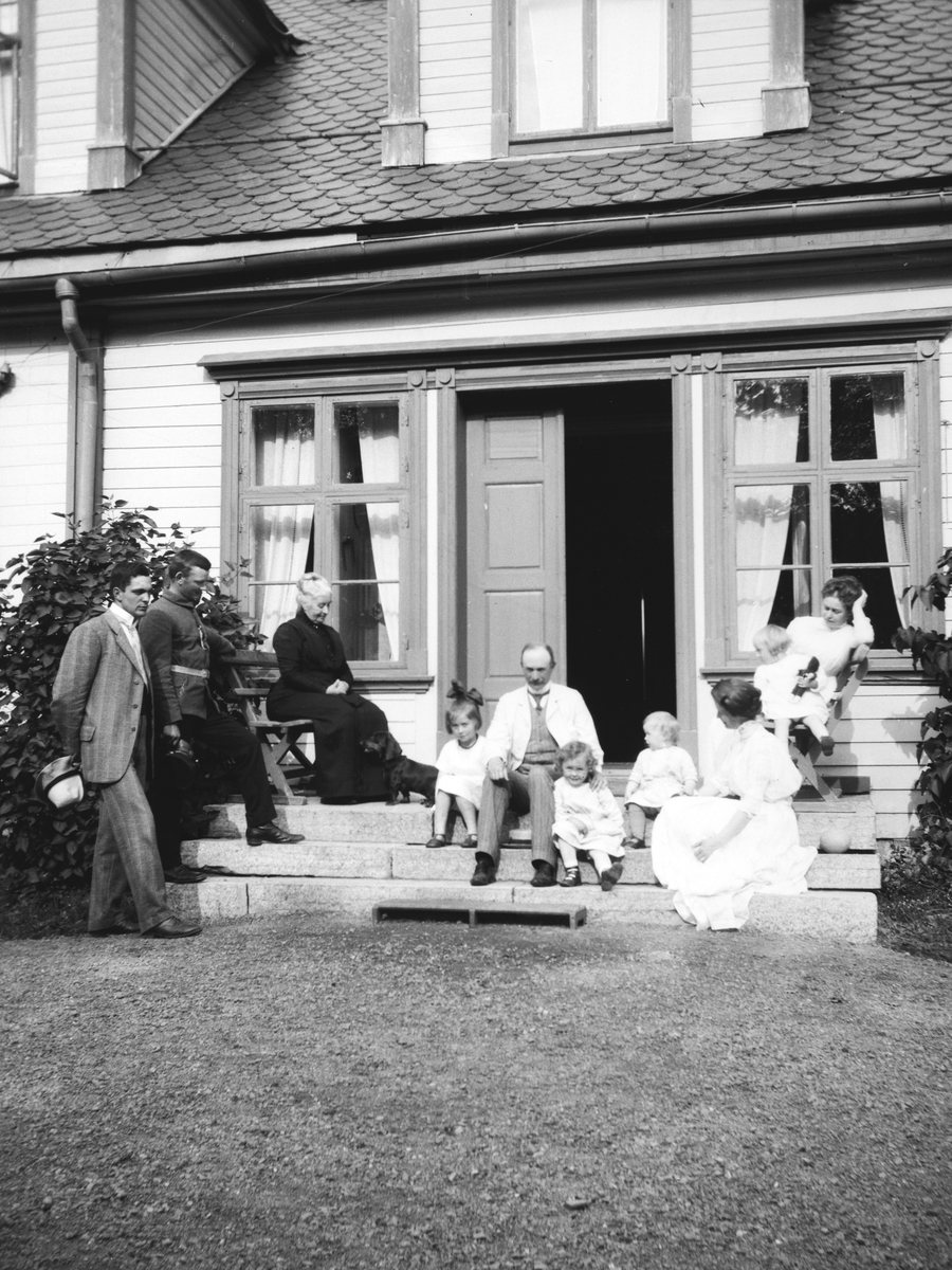 The Mellbye family on the steps