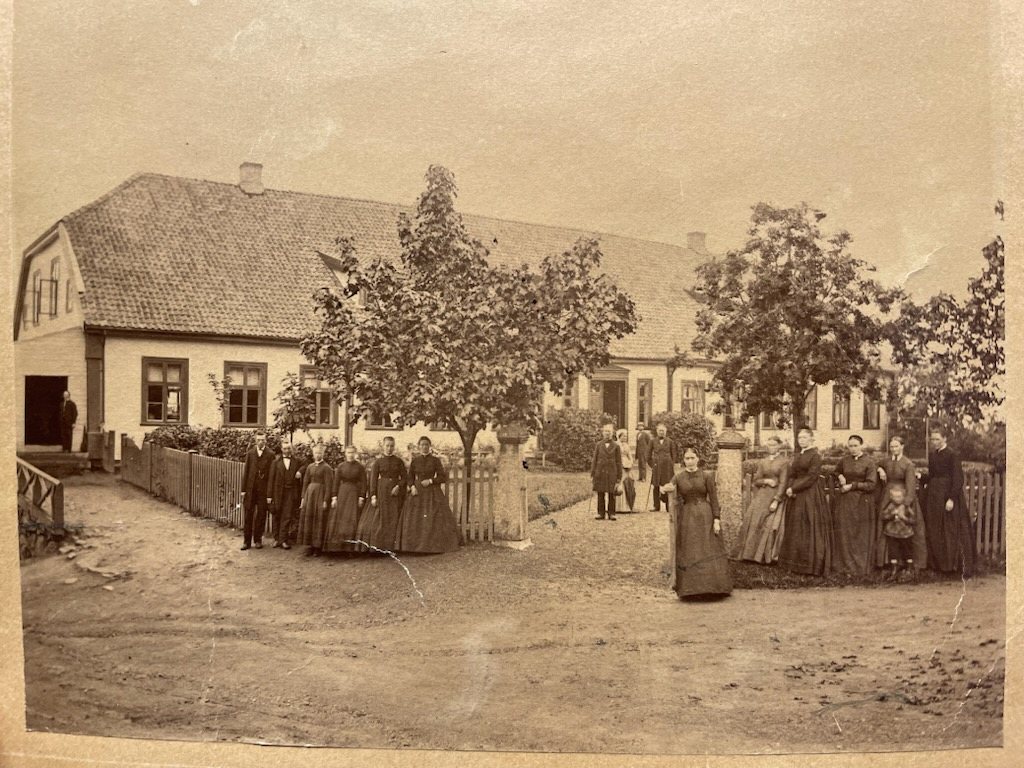 Farm workers and Johan Egeberg in front of the main house